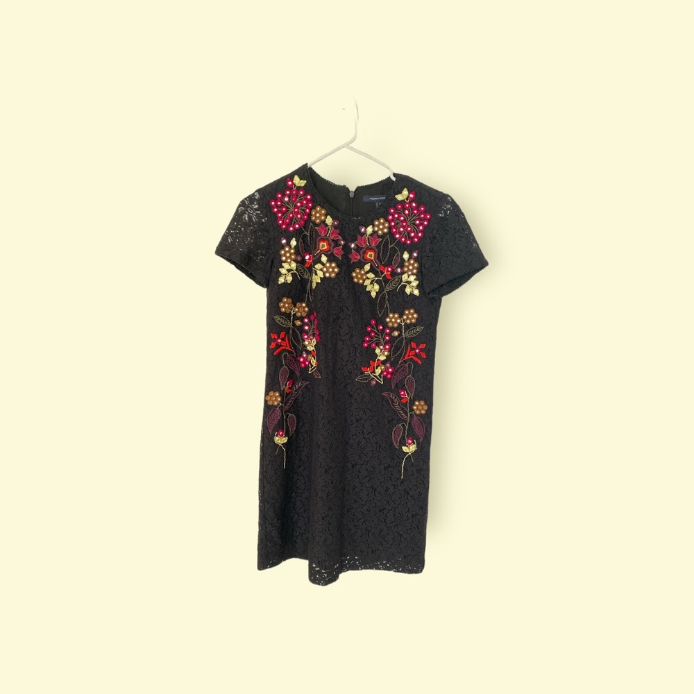French Connection dress. Size 0. Zips in back. Nice inside lining. Like new.